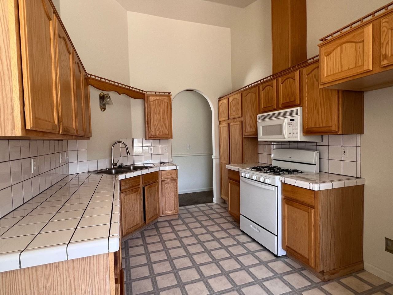 2602 Wildrye Ct - Photo 4 of 12