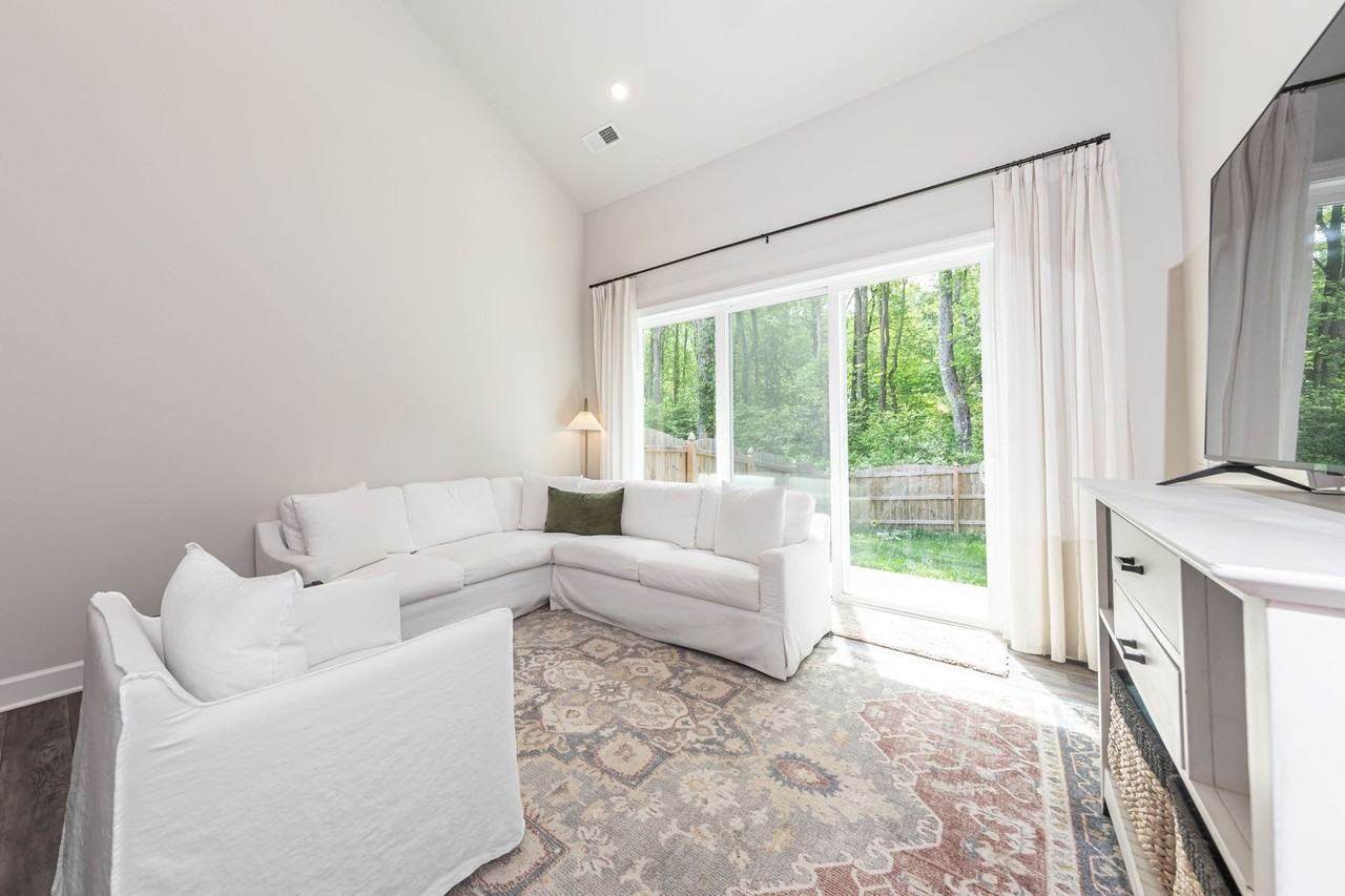 5273 Twilight Ct - Photo 5 of 14