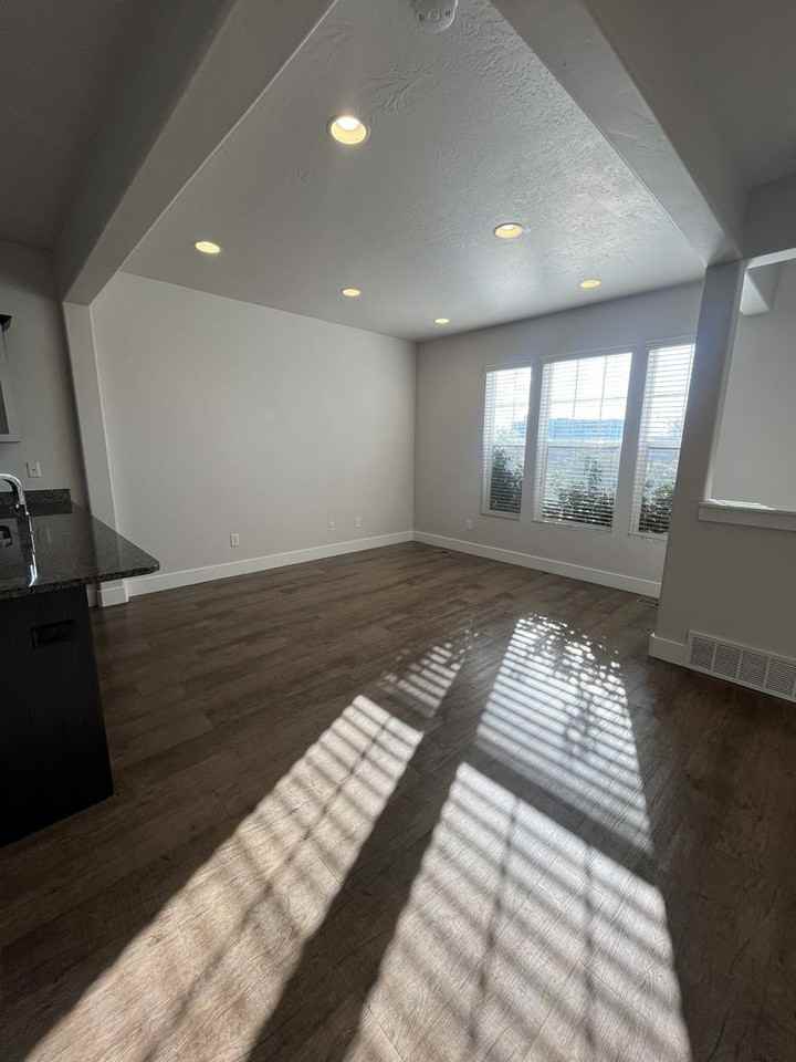 2309 W 450 S - Photo 7 of 23