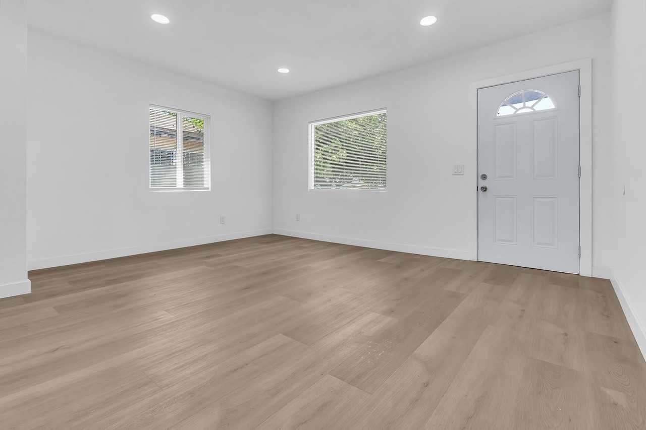 5518 Denker - Photo 4 of 39