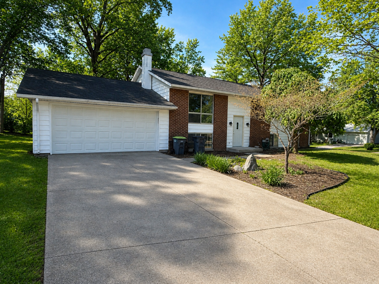125 Burke Ct - Photo 2 of 3