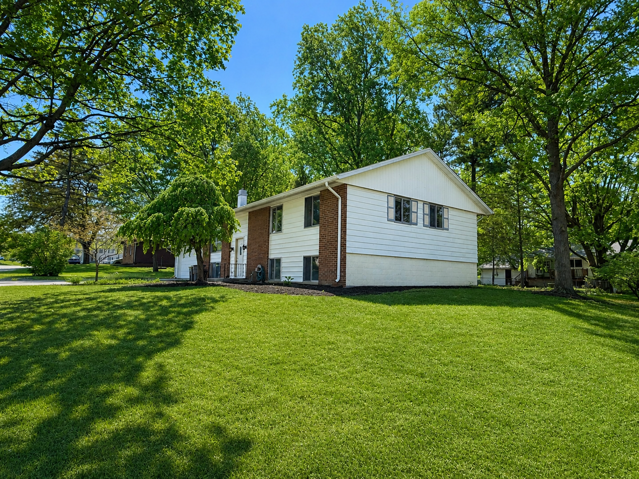 125 Burke Ct - Photo 3 of 3