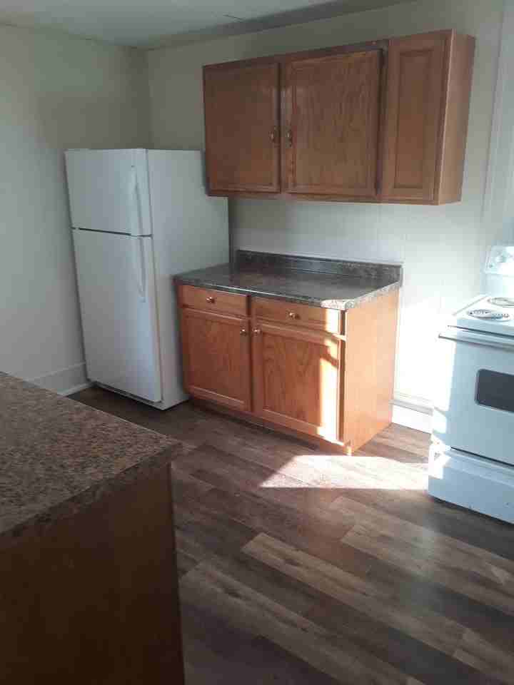 1022 Conklin Hl - Photo 3 of 6