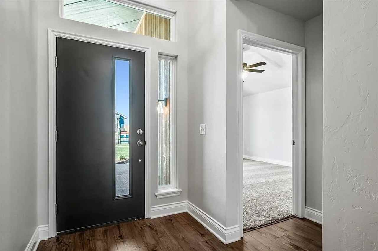 8600 Ricard Dr - Photo 3 of 17