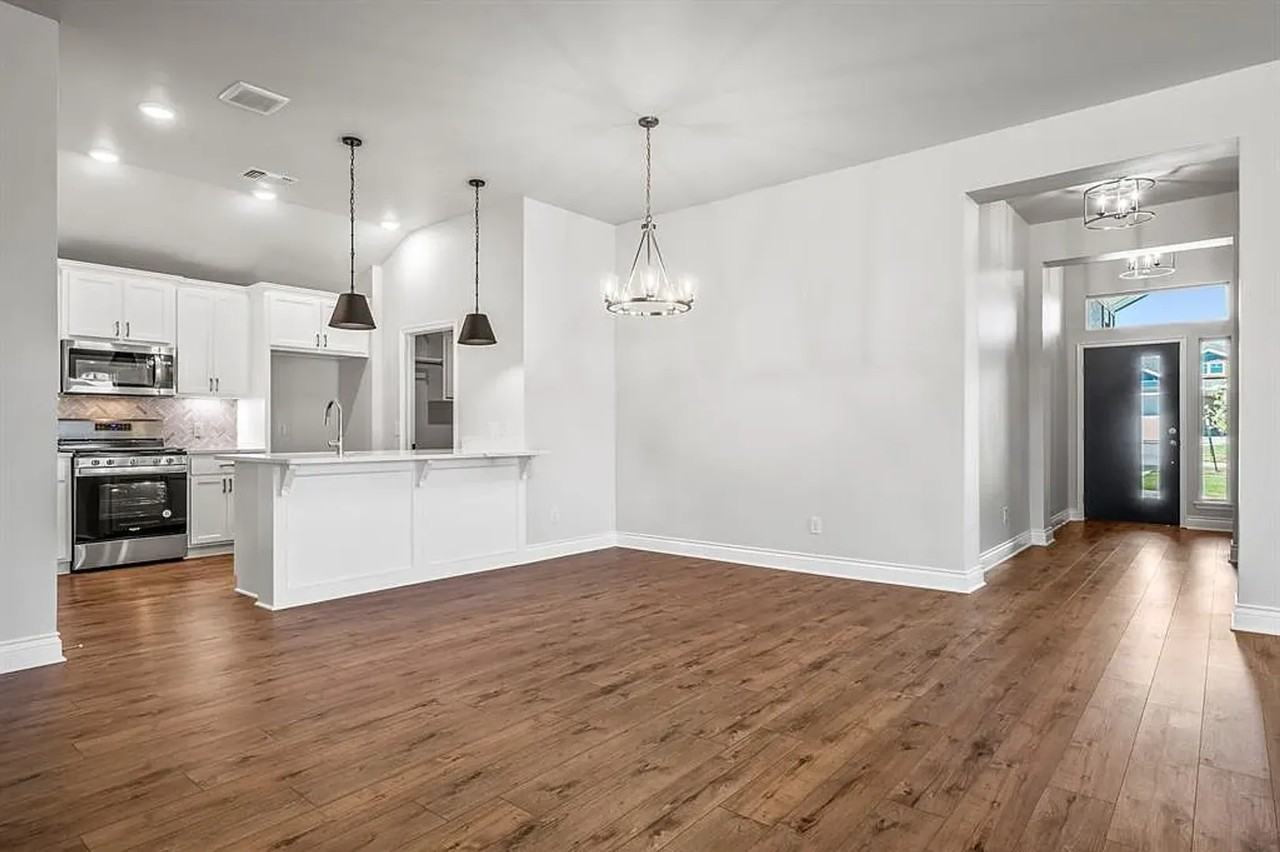 8600 Ricard Dr - Photo 5 of 17