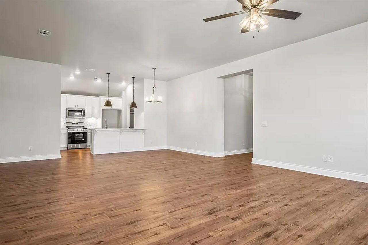 8600 Ricard Dr - Photo 6 of 17