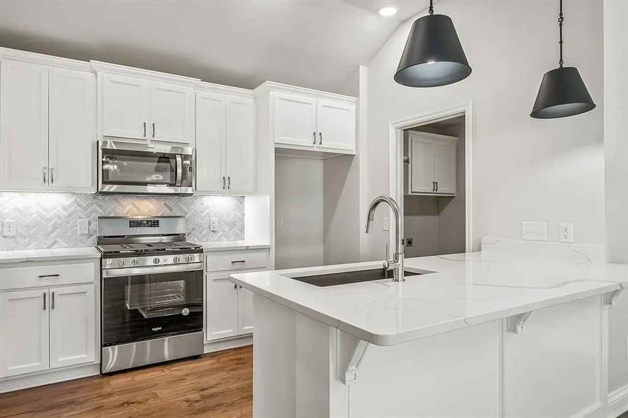 8600 Ricard Dr - Photo 7 of 17