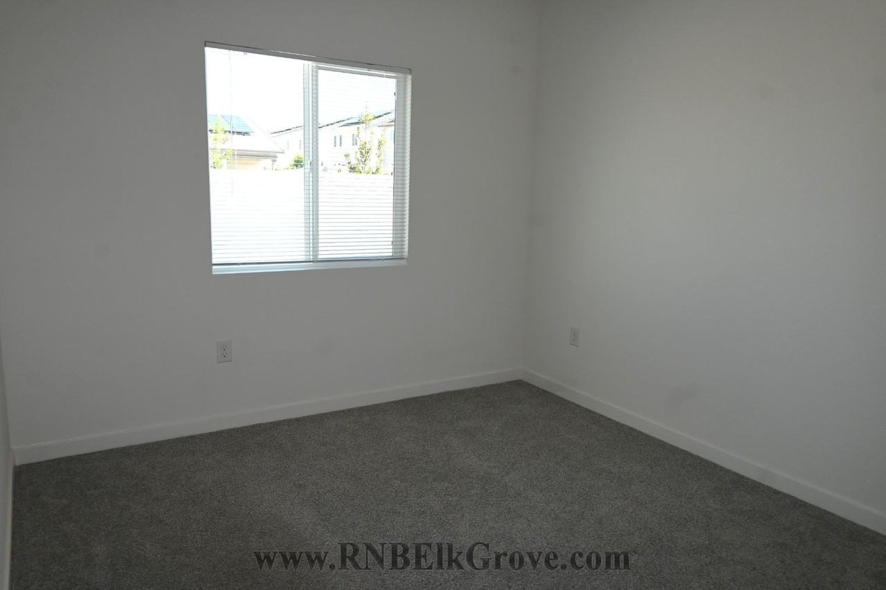8855 Sebago Way - Photo 5 of 25
