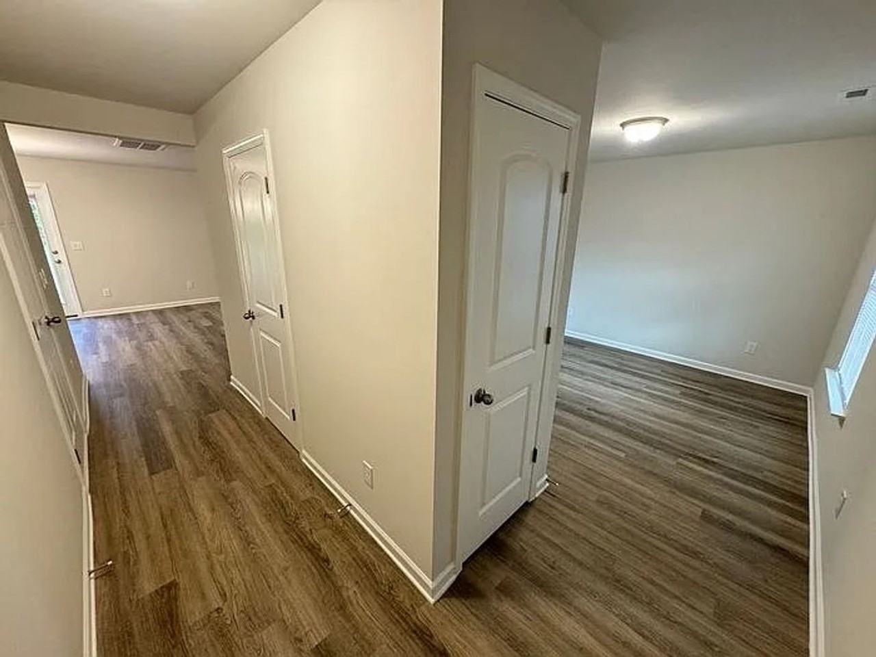 1108 Hugh St - Photo 5 of 24
