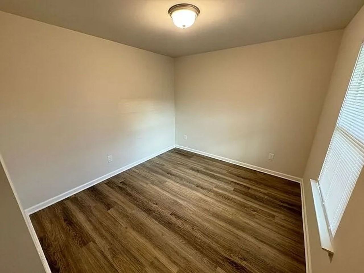 1108 Hugh St - Photo 6 of 24