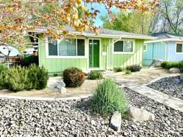 featured image of 414 W Ninth St