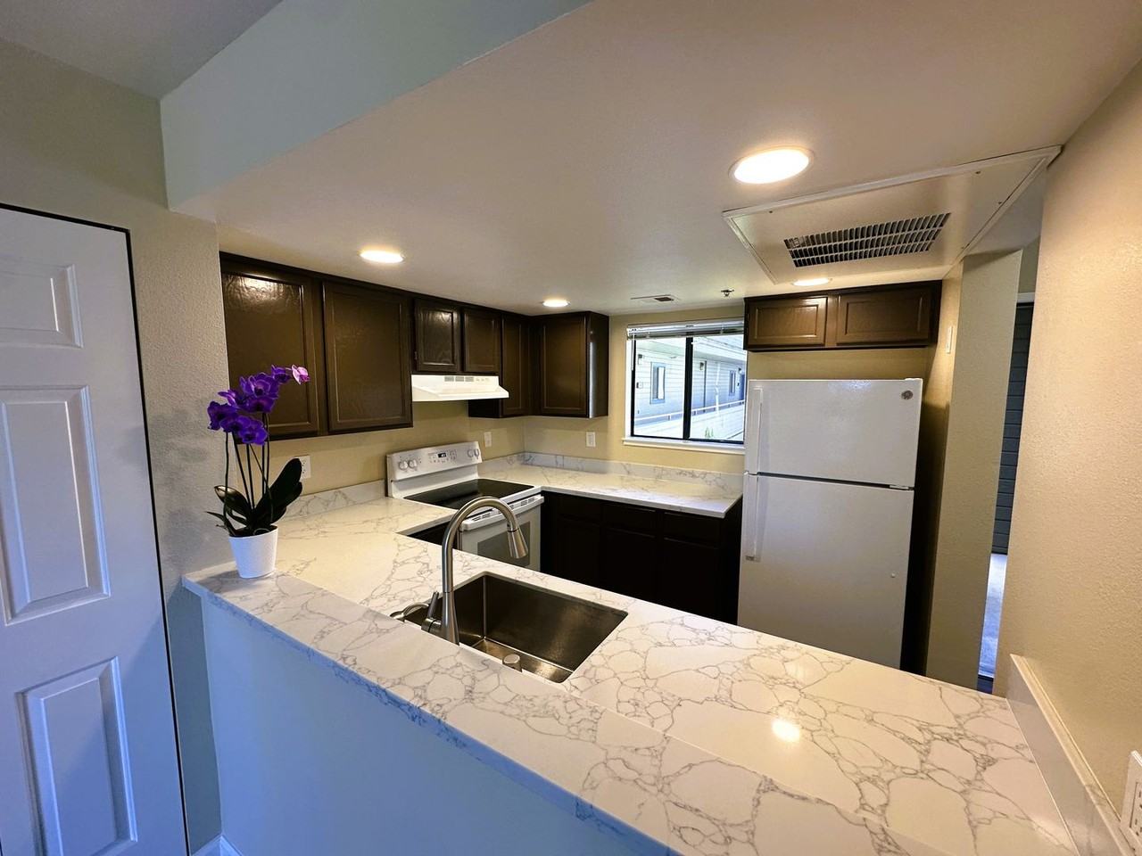 202 Mariner Way - Photo 4 of 8