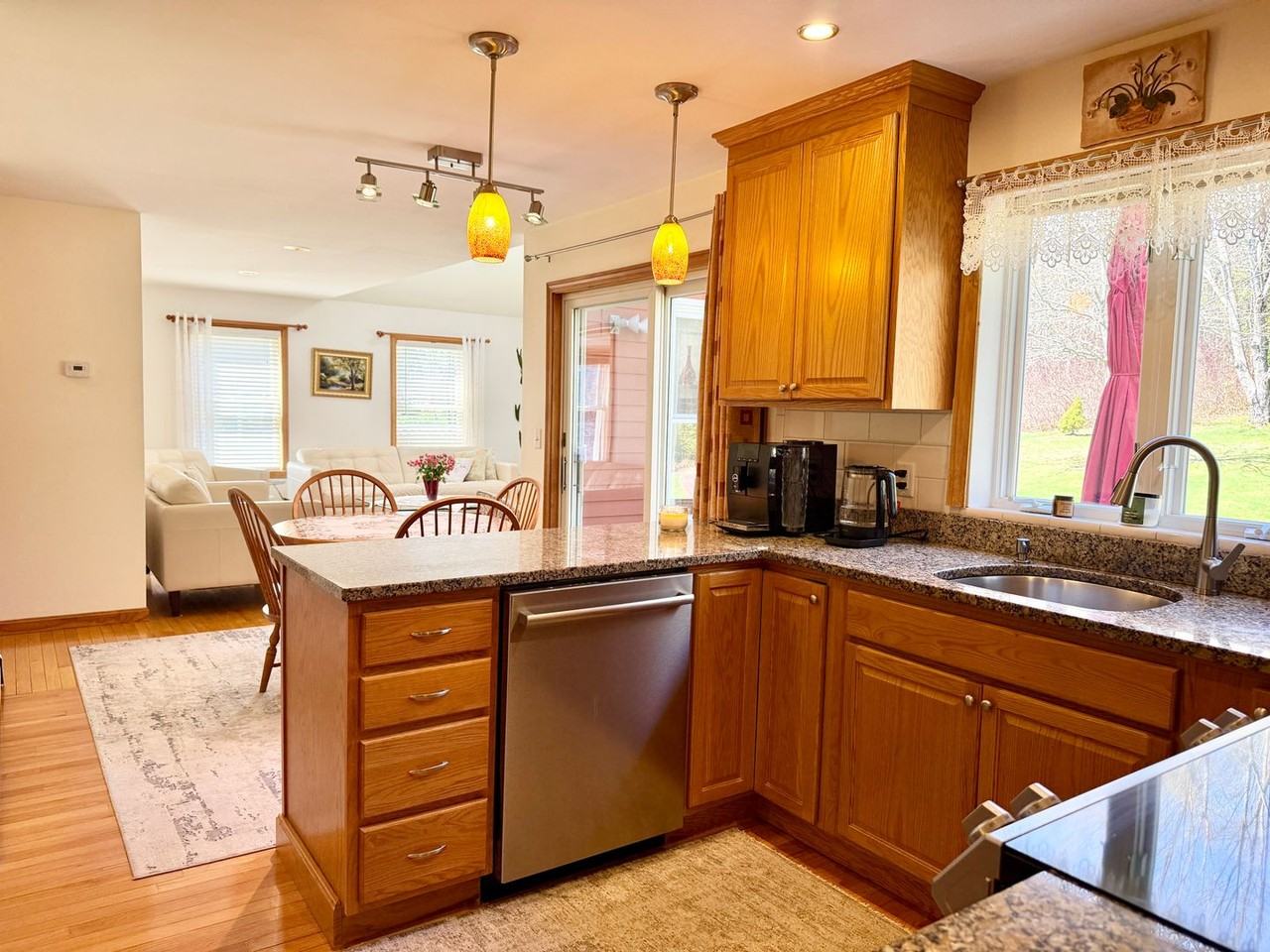 11 Lunt Dr - Photo 4 of 50