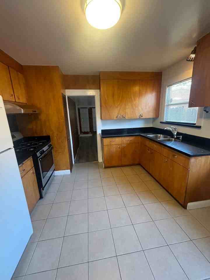 3218 School St - Photo 4 of 15