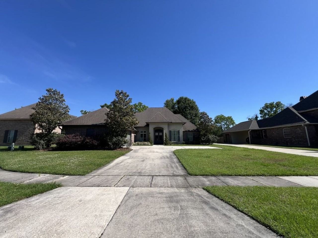 2913 Country Lake Dr - Photo 2 of 45