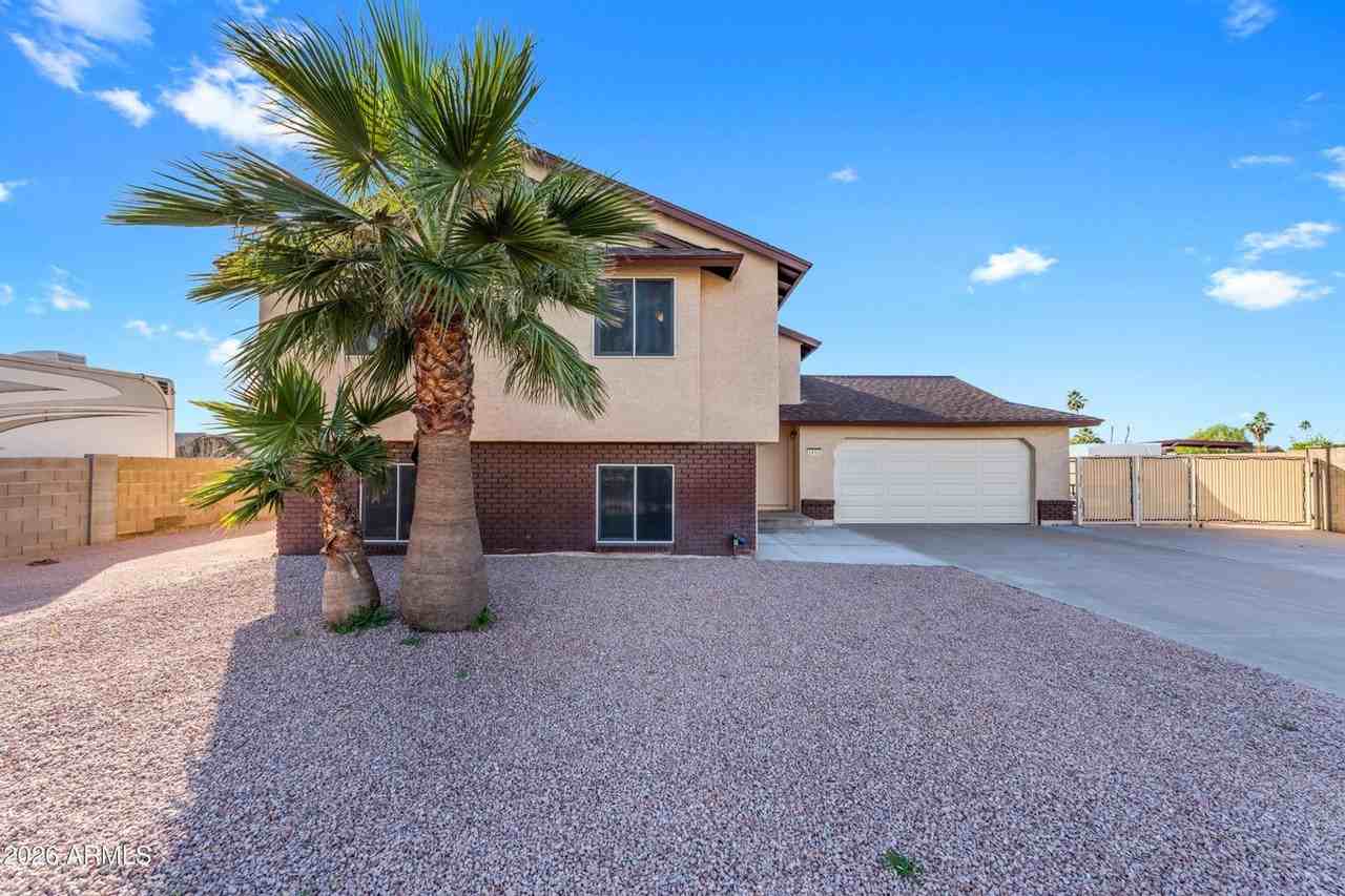 1852 N Saffron Cir - Photo 2 of 26