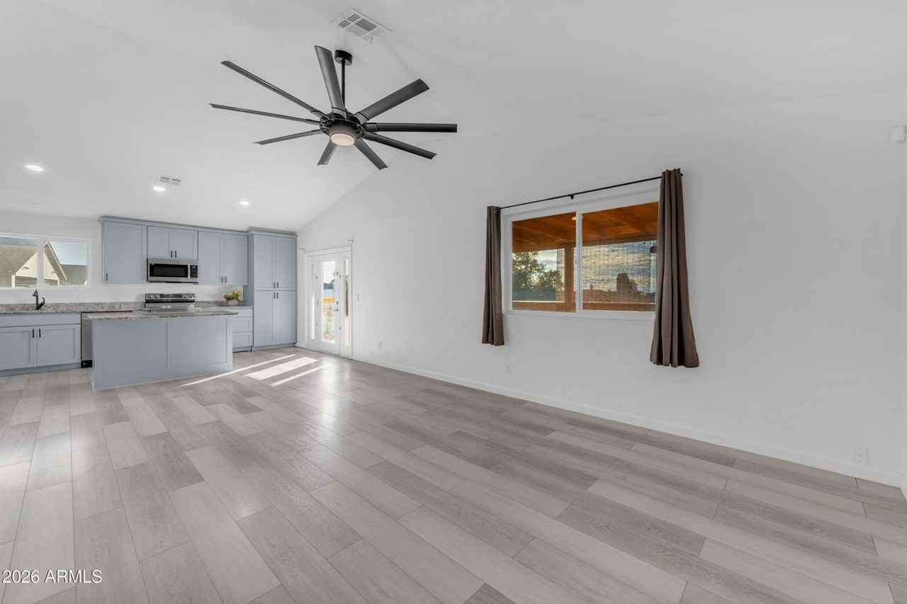 1852 N Saffron Cir - Photo 4 of 26