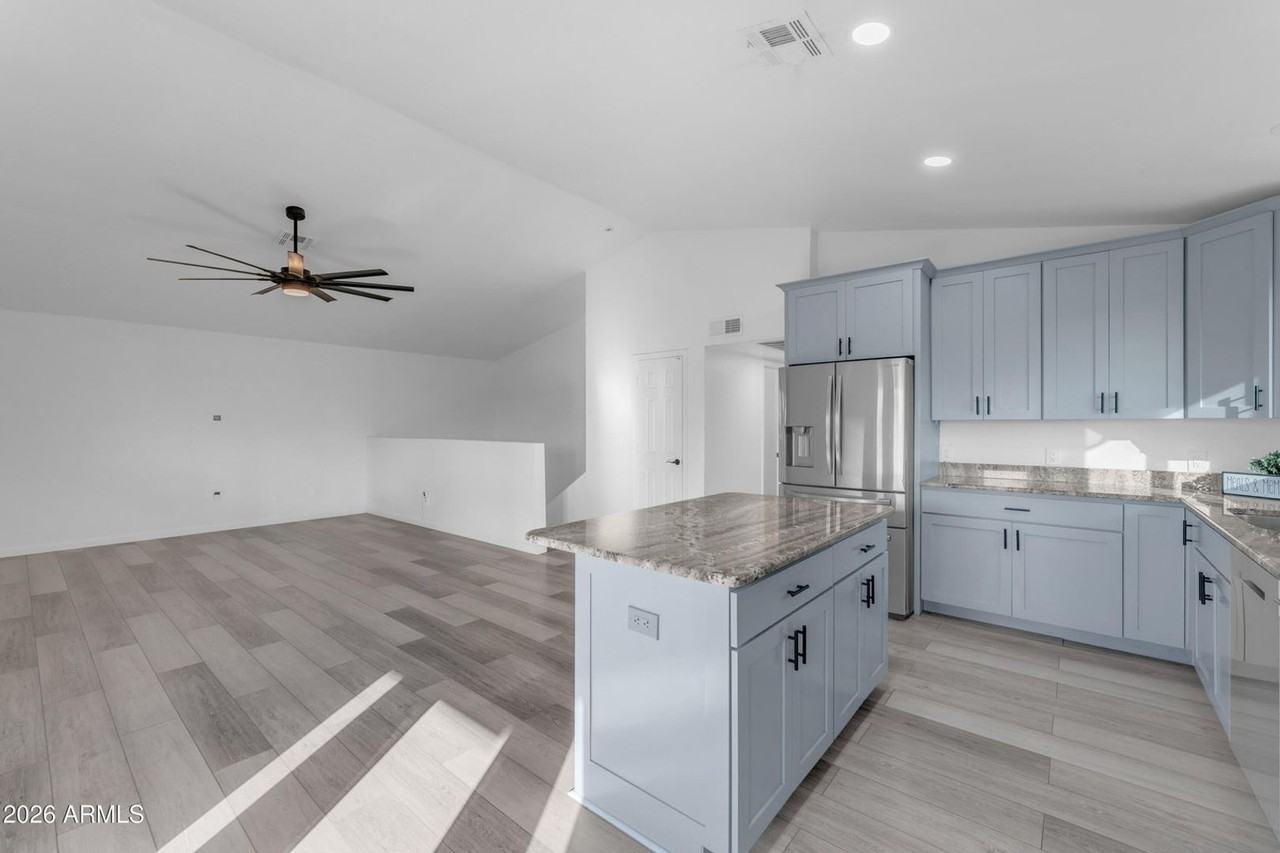 1852 N Saffron Cir - Photo 5 of 26