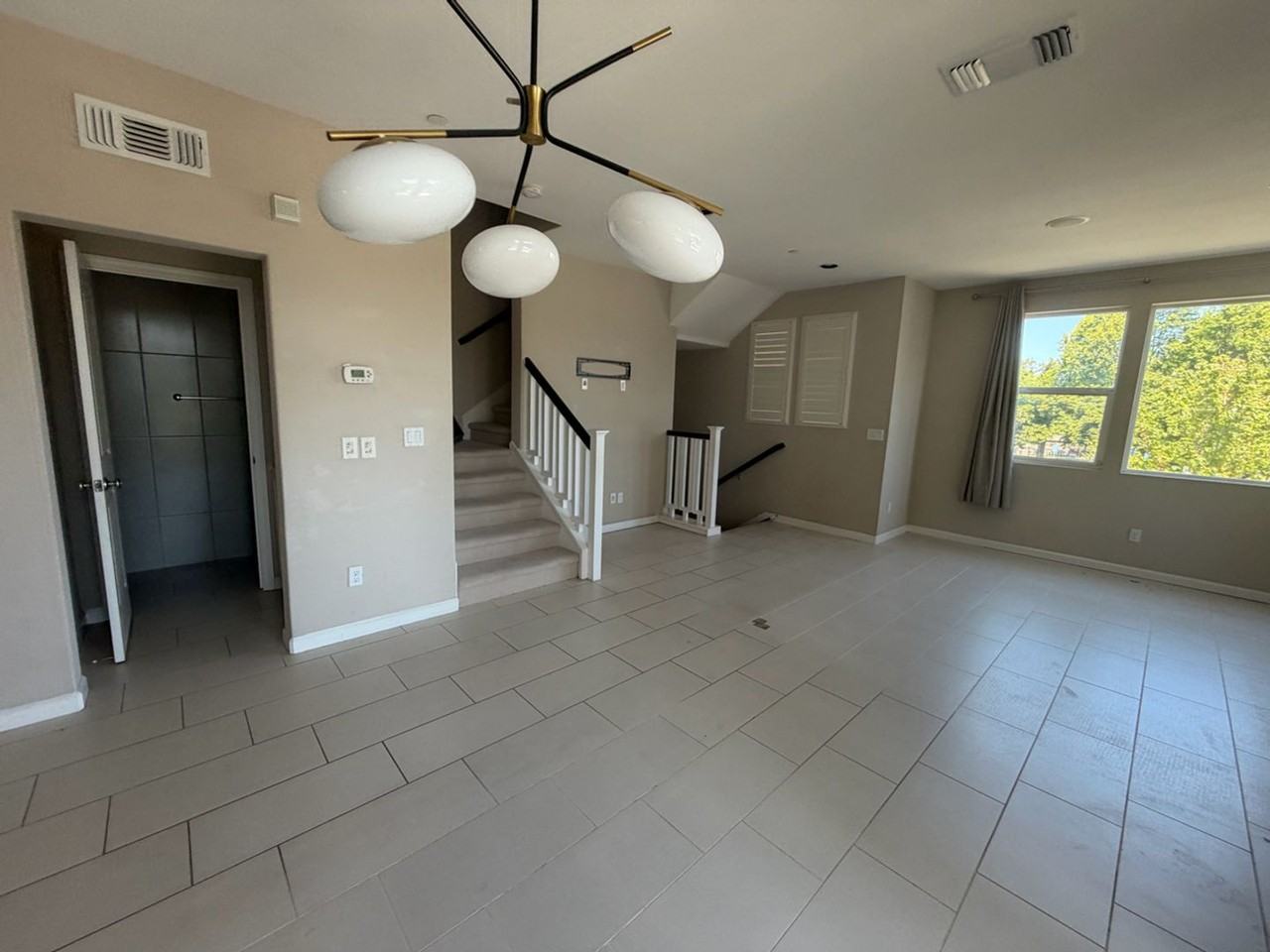 22755 Filbert St - Photo 4 of 4