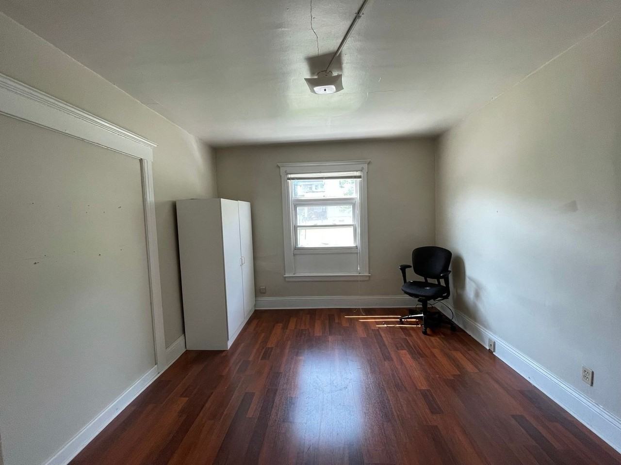 231 Ashworth Pl - Photo 2 of 12