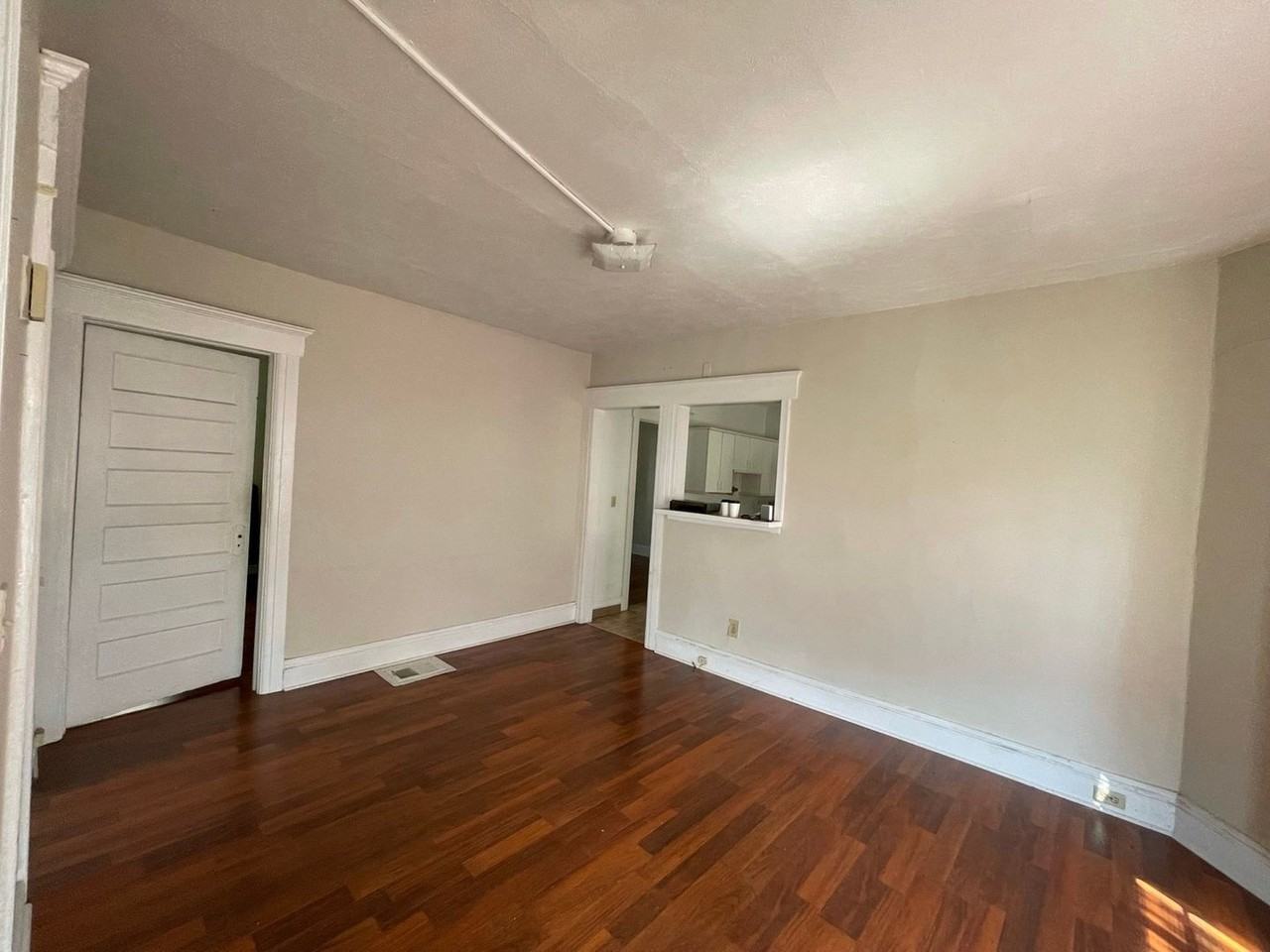 231 Ashworth Pl - Photo 4 of 12