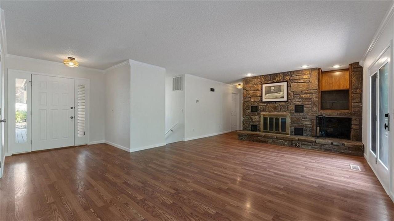 44 Sandwick Dr - Photo 3 of 20
