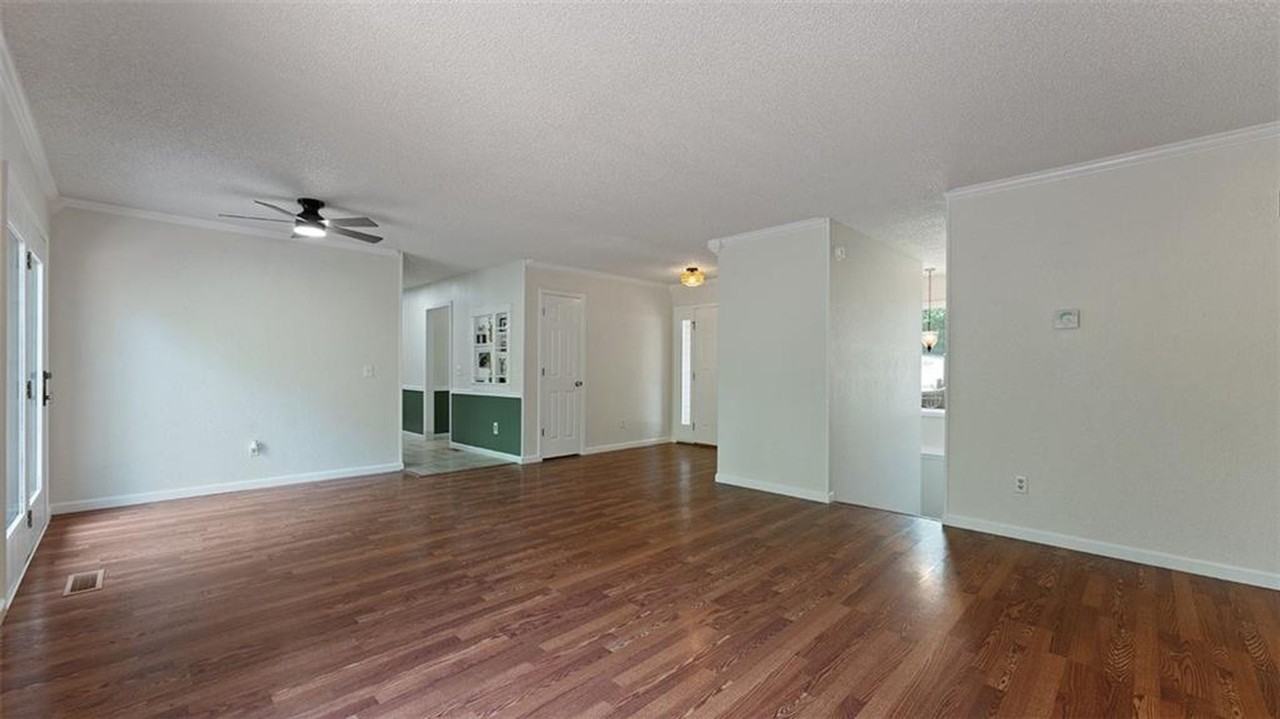 44 Sandwick Dr - Photo 4 of 20