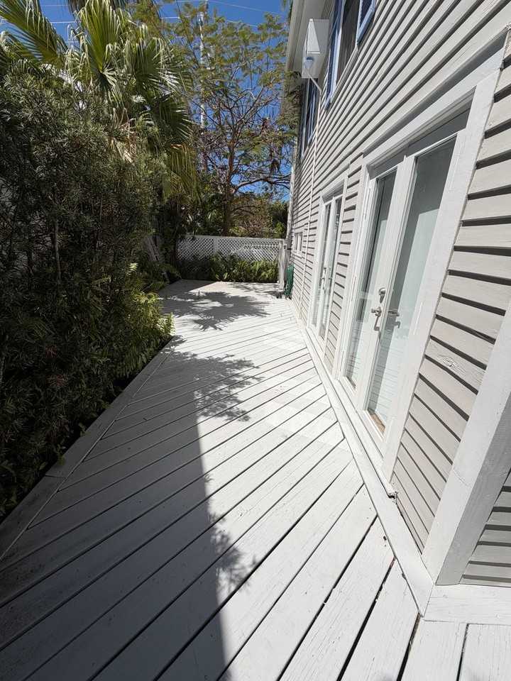 1211 Varela St - Photo 2 of 23
