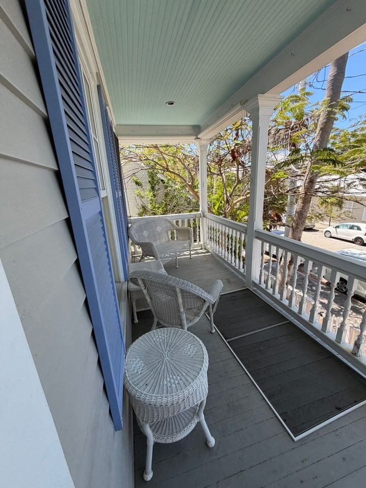 1211 Varela St - Photo 3 of 23