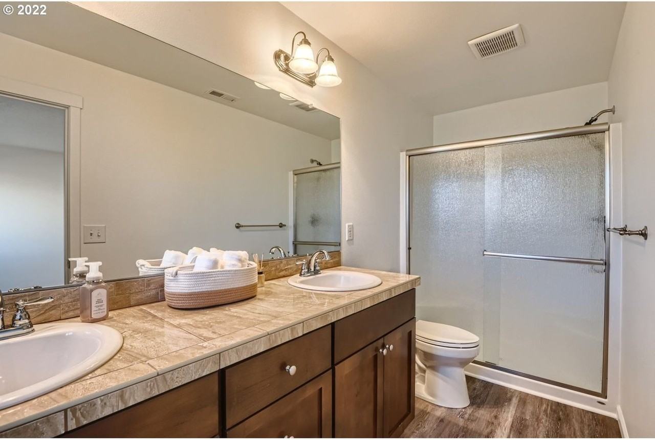 1437 Ne 82nd Dr - Photo 5 of 14