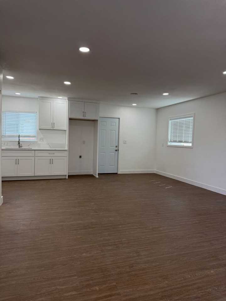 12681 Aristocrat Ave - Photo 2 of 14