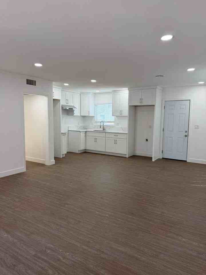 12681 Aristocrat Ave - Photo 3 of 14