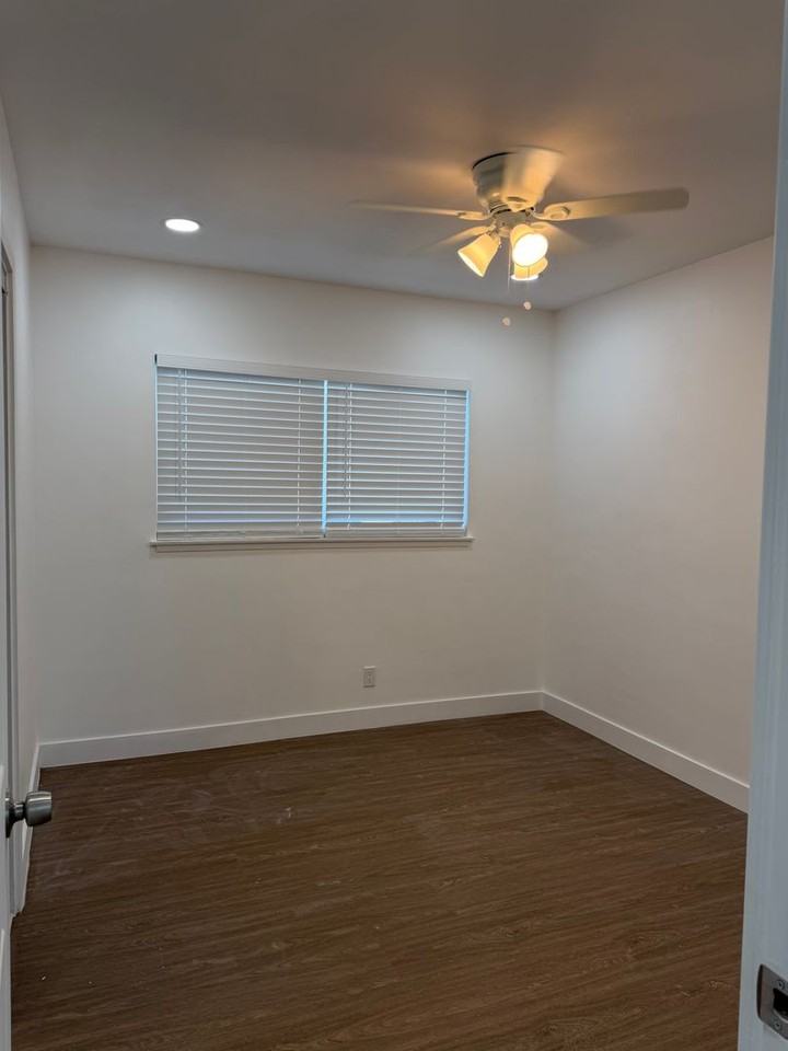 12681 Aristocrat Ave - Photo 6 of 14