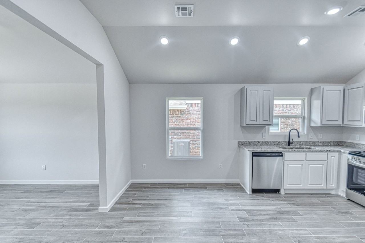 932 Varenna Ln - Photo 7 of 26