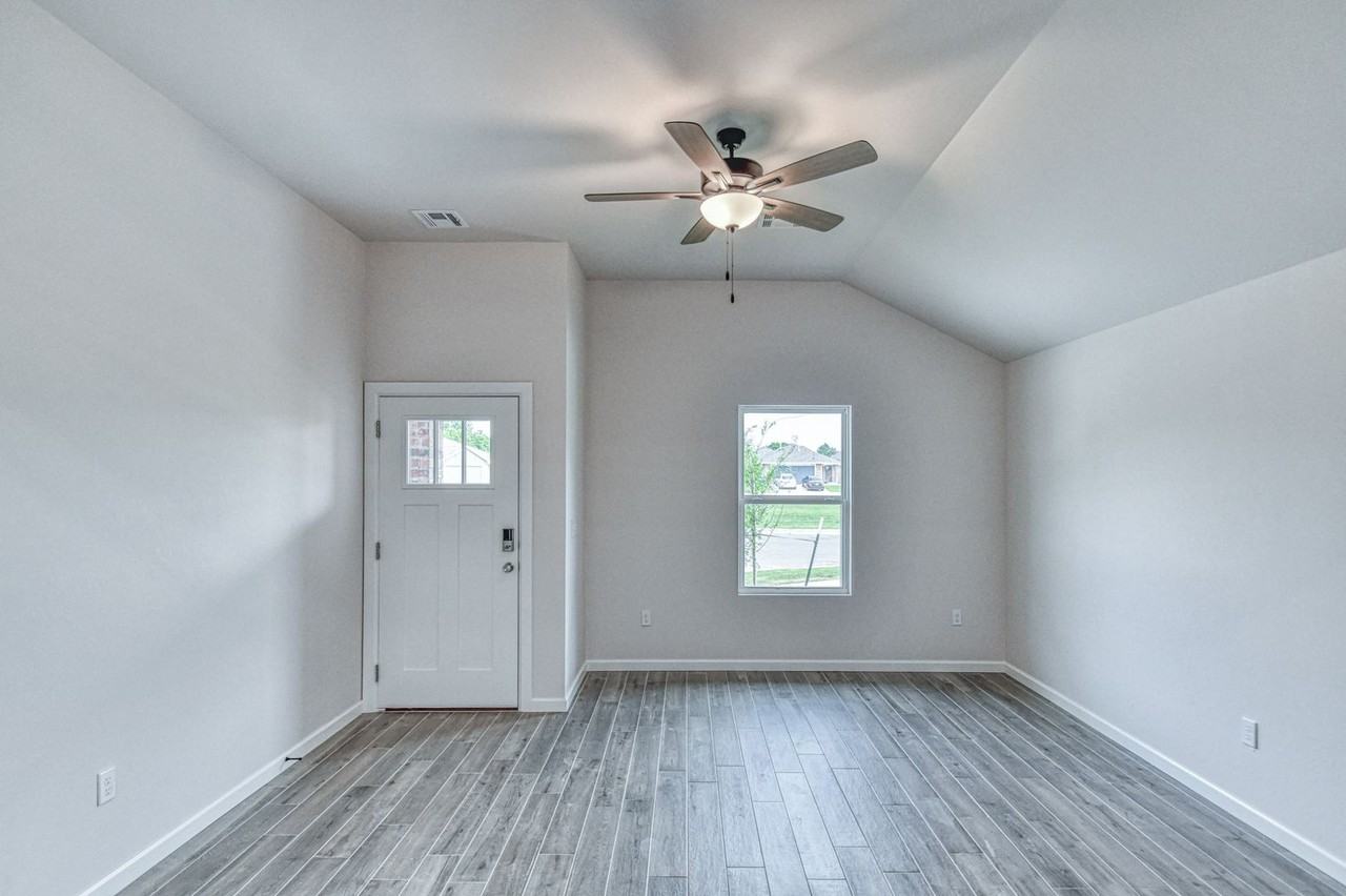 2720 Varenna Ct - Photo 3 of 26