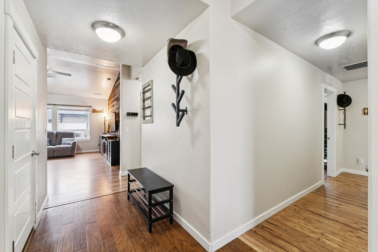 950 N Pine Brook Way - Photo 2 of 43