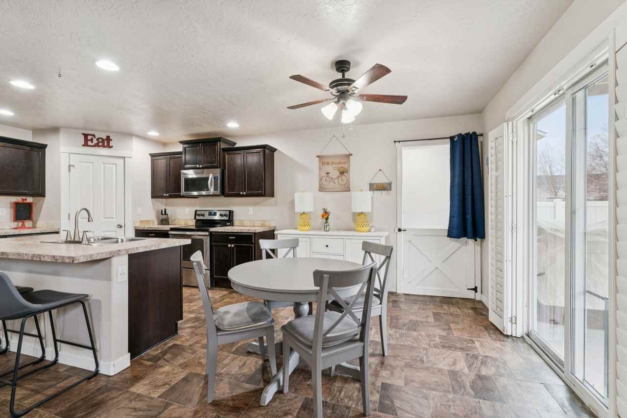 950 N Pine Brook Way - Photo 6 of 43