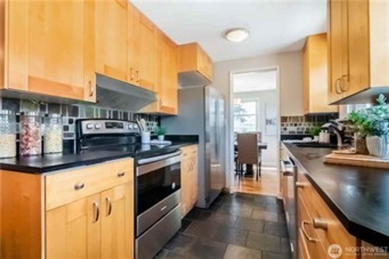 4112 55th Ave Sw - Photo 7 of 23
