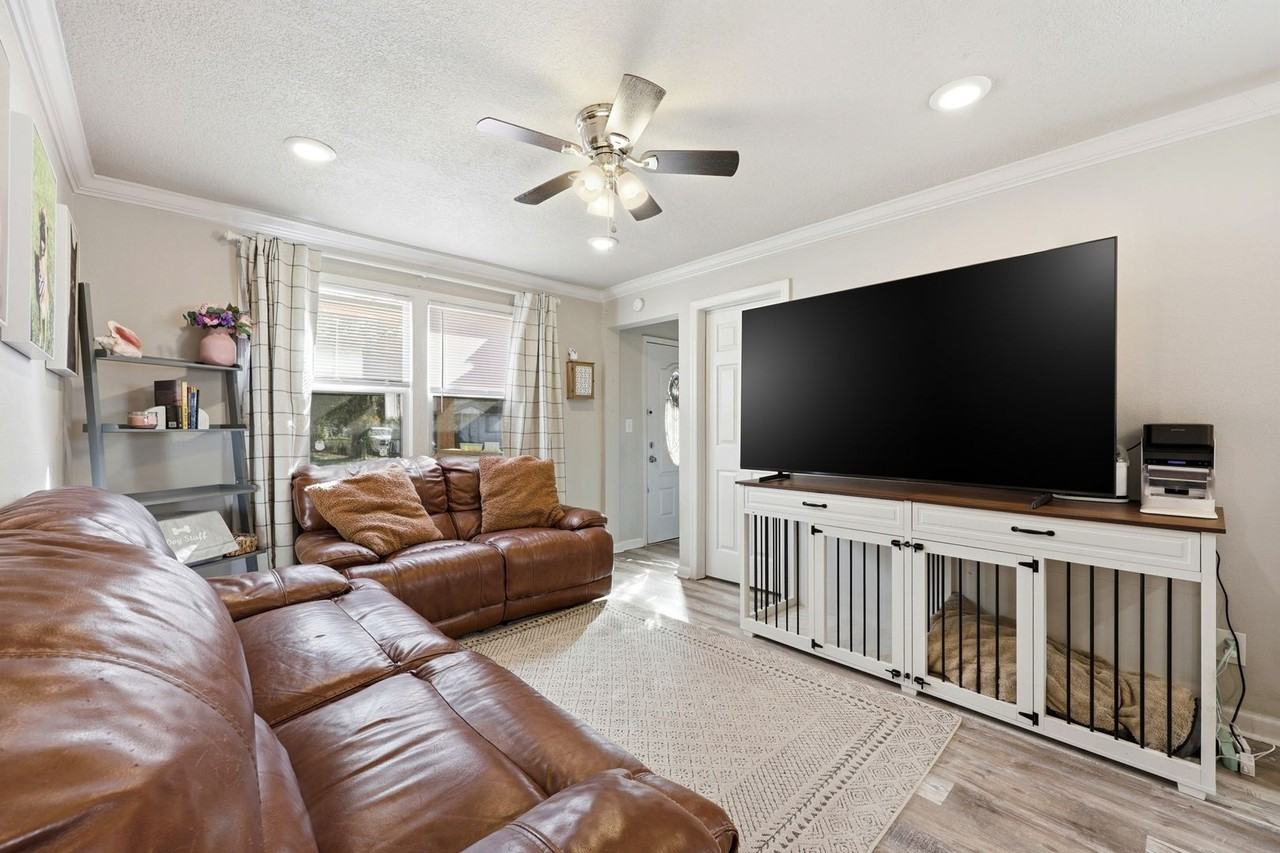 5327 Lexington Ave - Photo 7 of 37