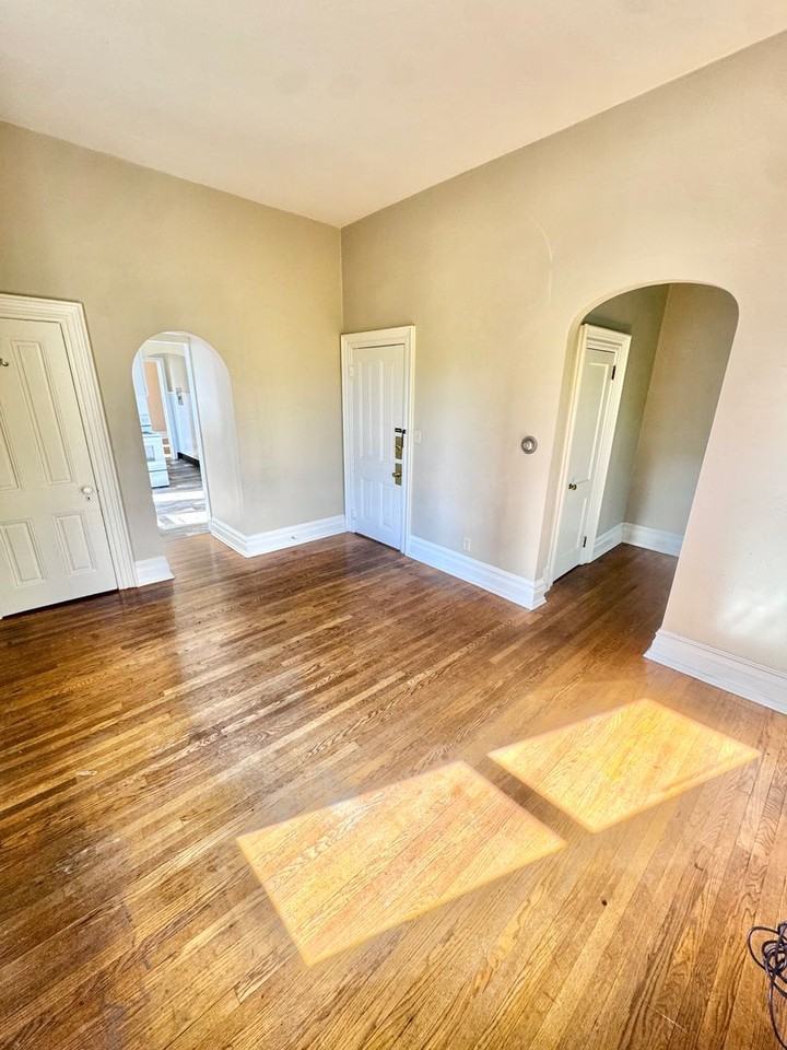 449 Chestnut St - Photo 4 of 20