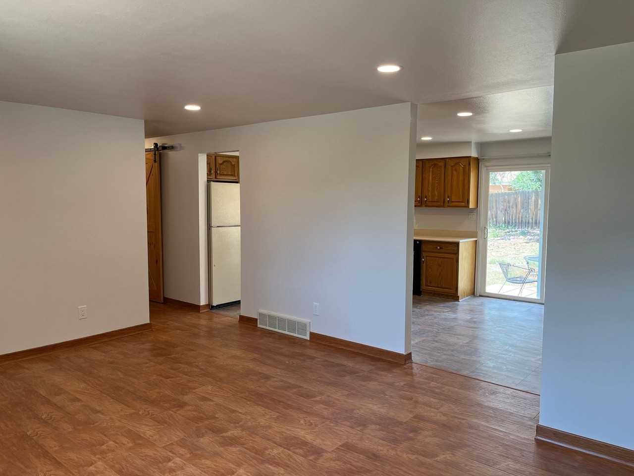 226 Montclair St - Photo 2 of 17