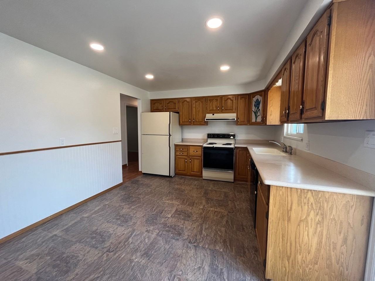 226 Montclair St - Photo 4 of 17