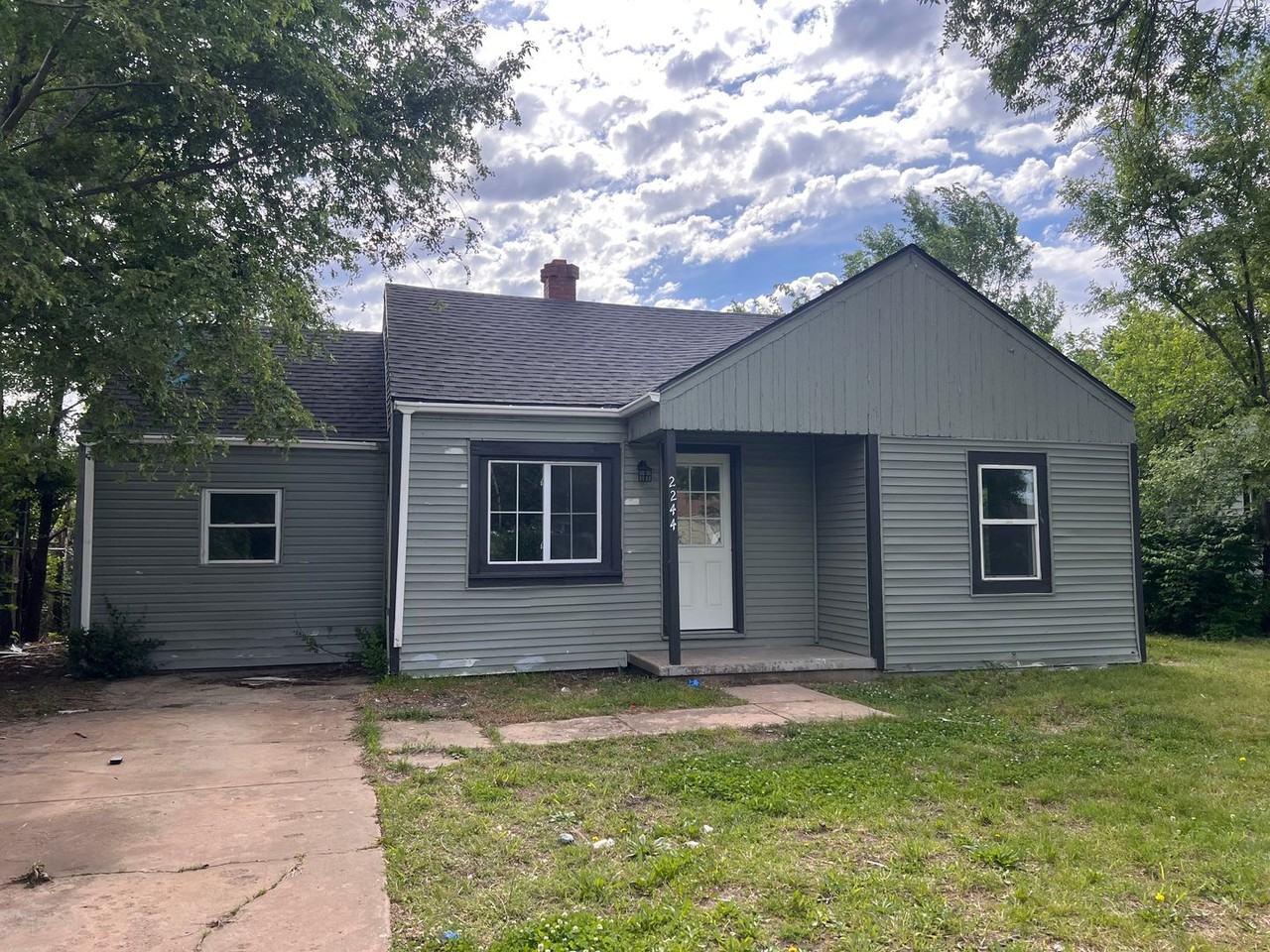 2244 N Kansas St - Photo 2 of 10