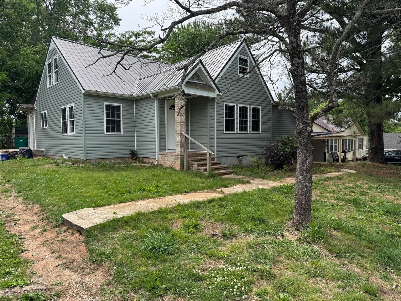 705 N Vine St - Photo 2 of 15
