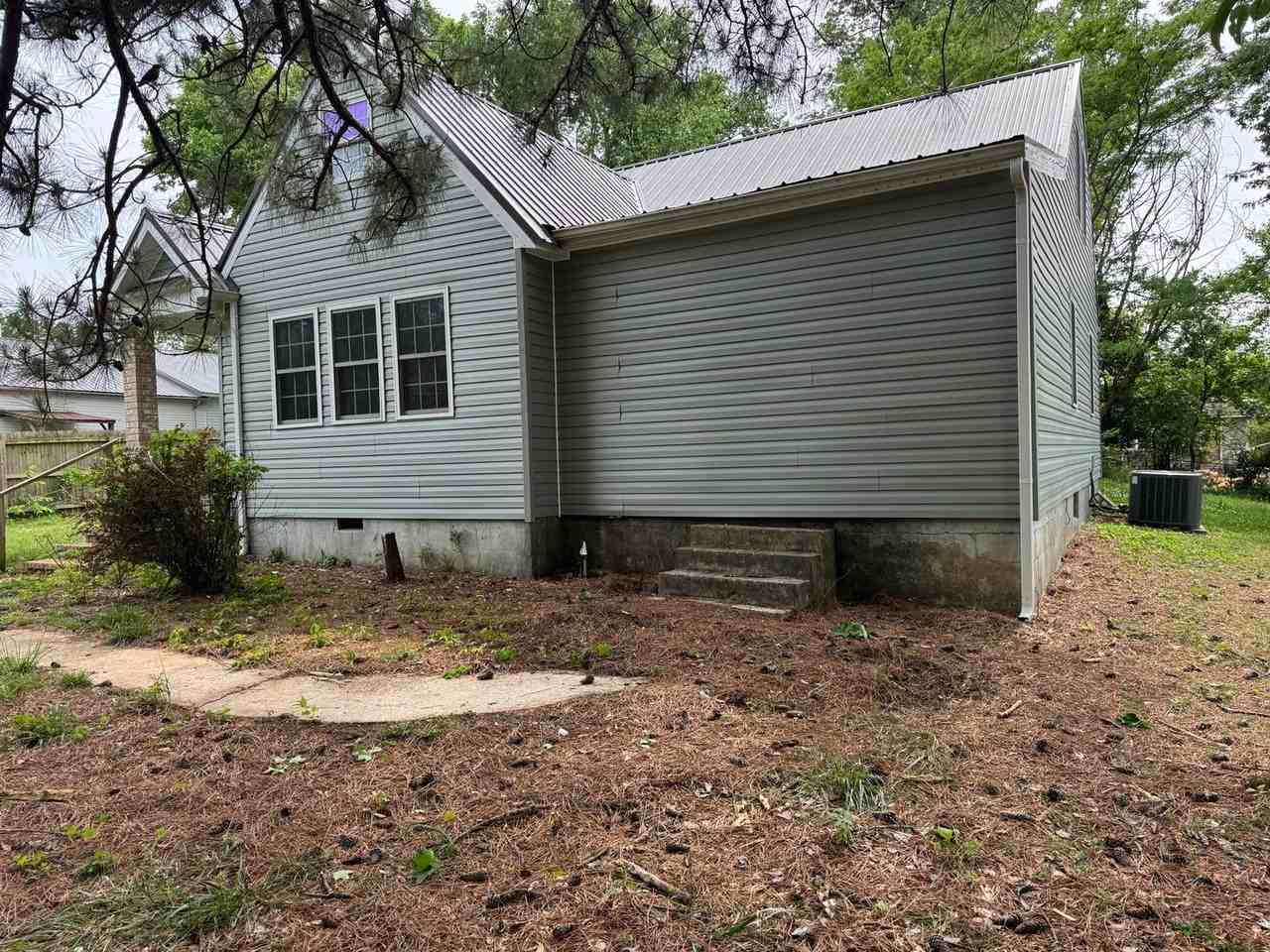 705 N Vine St - Photo 3 of 15