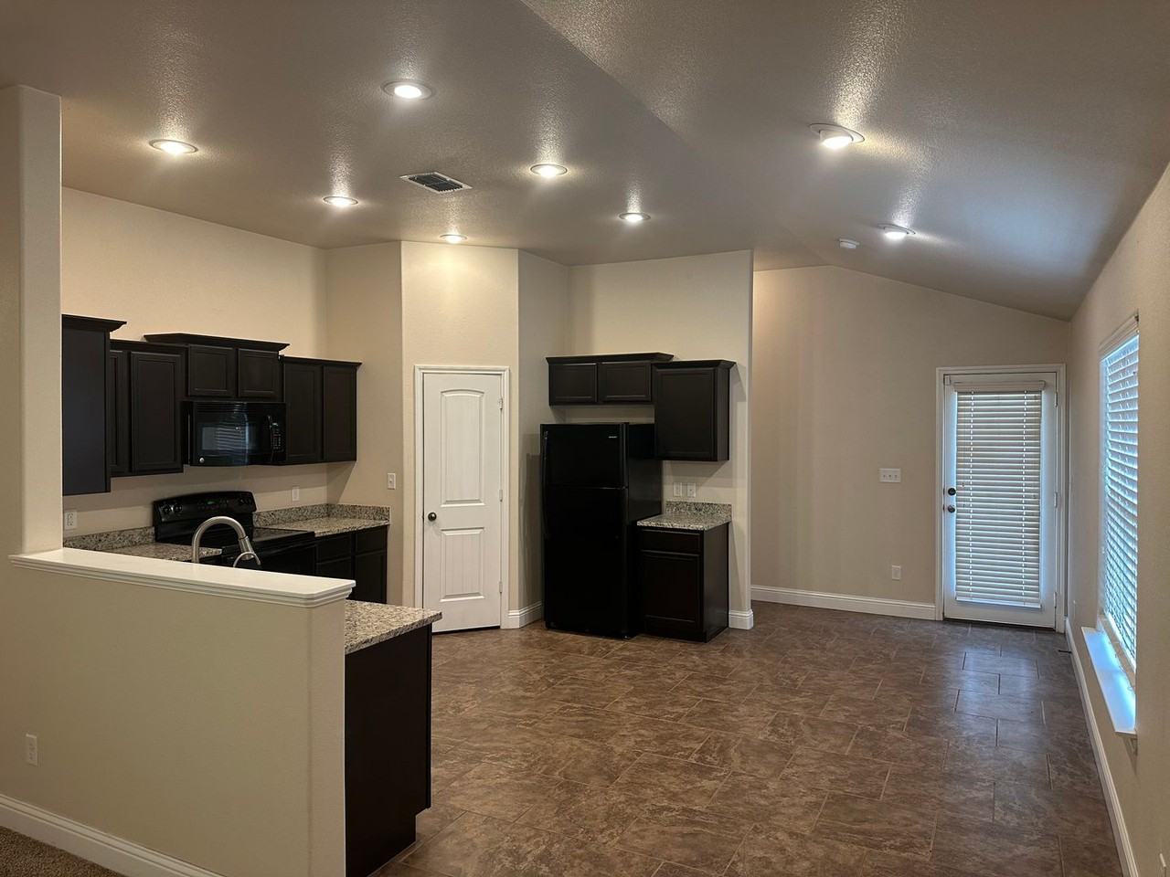 6932 37th St - Photo 3 of 23