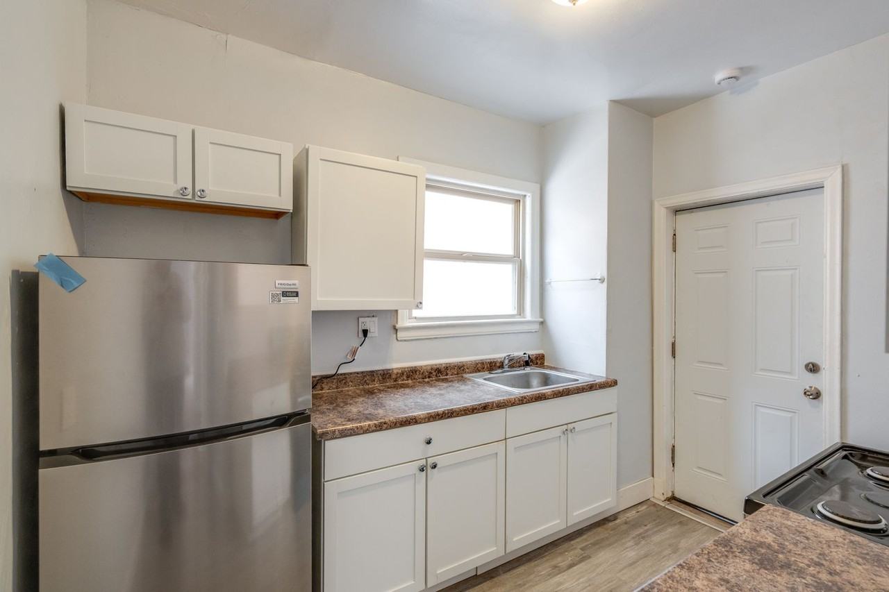 2840 S Moreland Blvd #2 - Photo 2 of 10