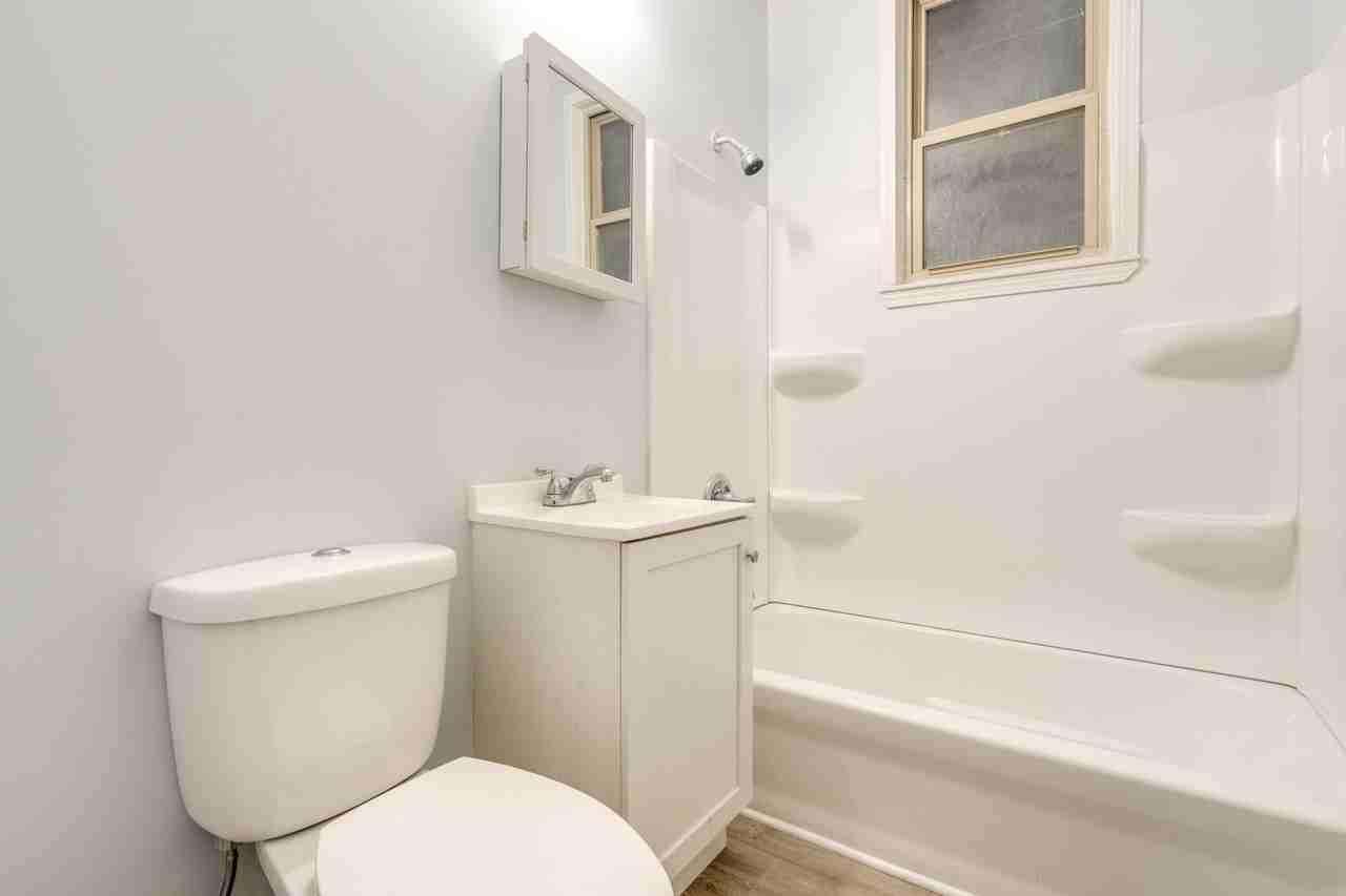 2840 S Moreland Blvd #2 - Photo 6 of 10