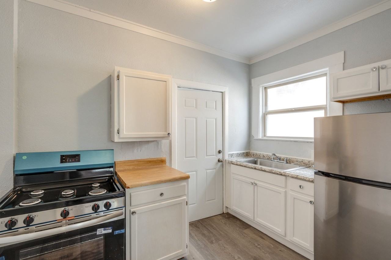 2840 S Moreland Blvd #1 - Photo 3 of 12