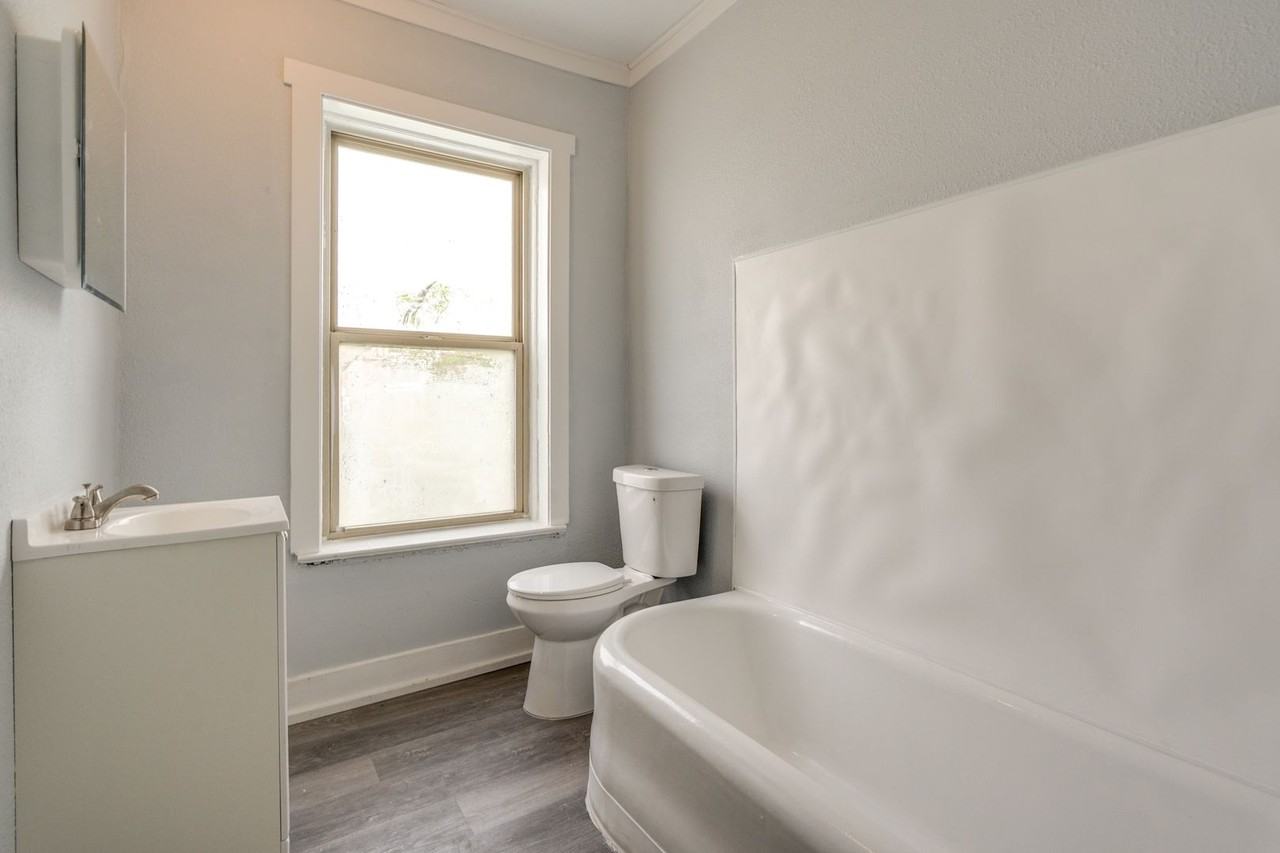 2840 S Moreland Blvd #1 - Photo 7 of 12